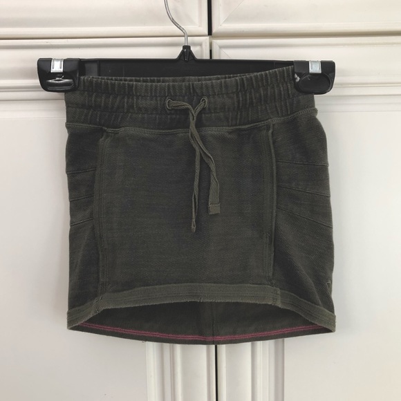 SIZE 6 - Ivivva by Lululemon girls skirt - Picture 1 of 7